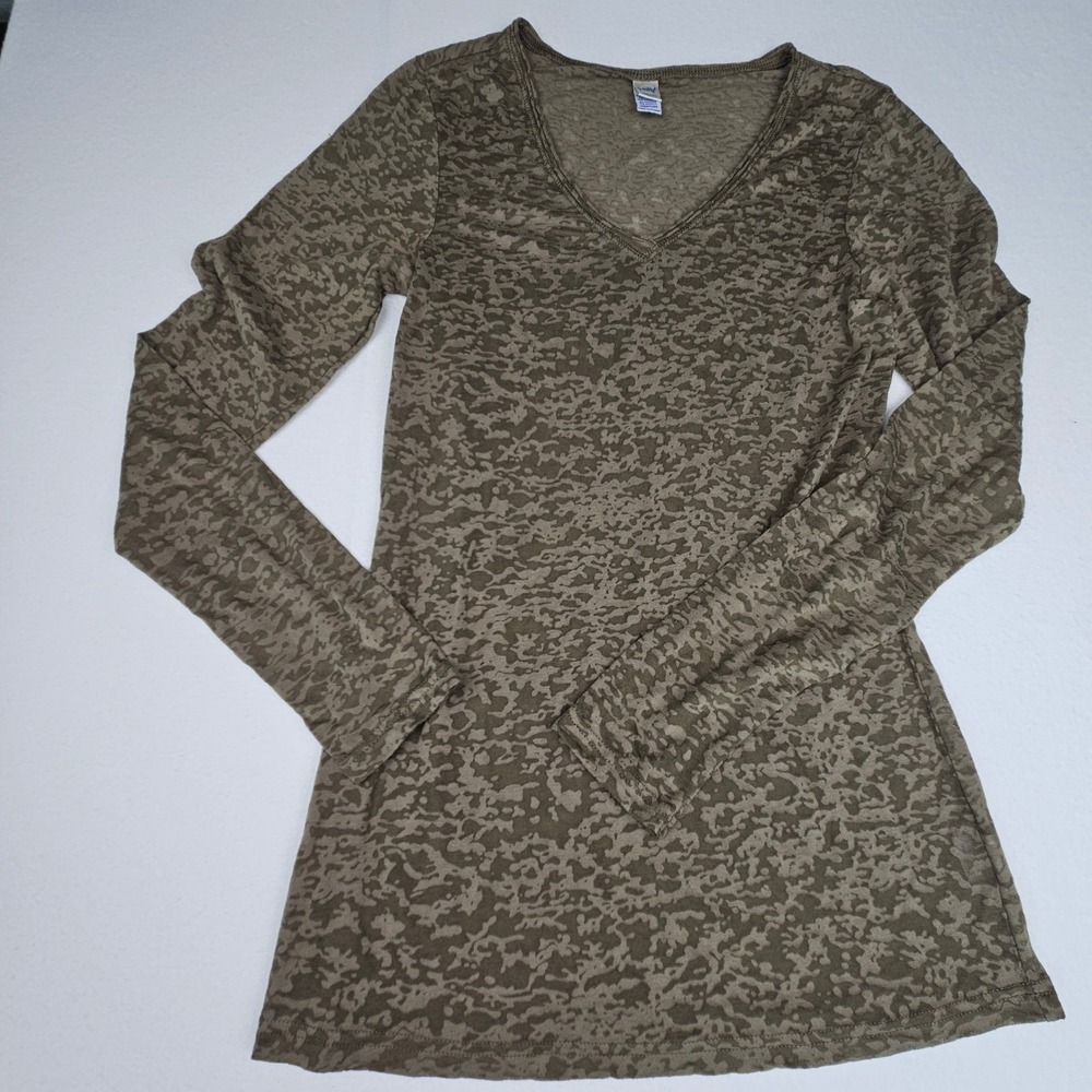 Kavio Womens Burnout Long Sleeve V-Neck Tee Olive Green Camo Pattern Medium Y2K